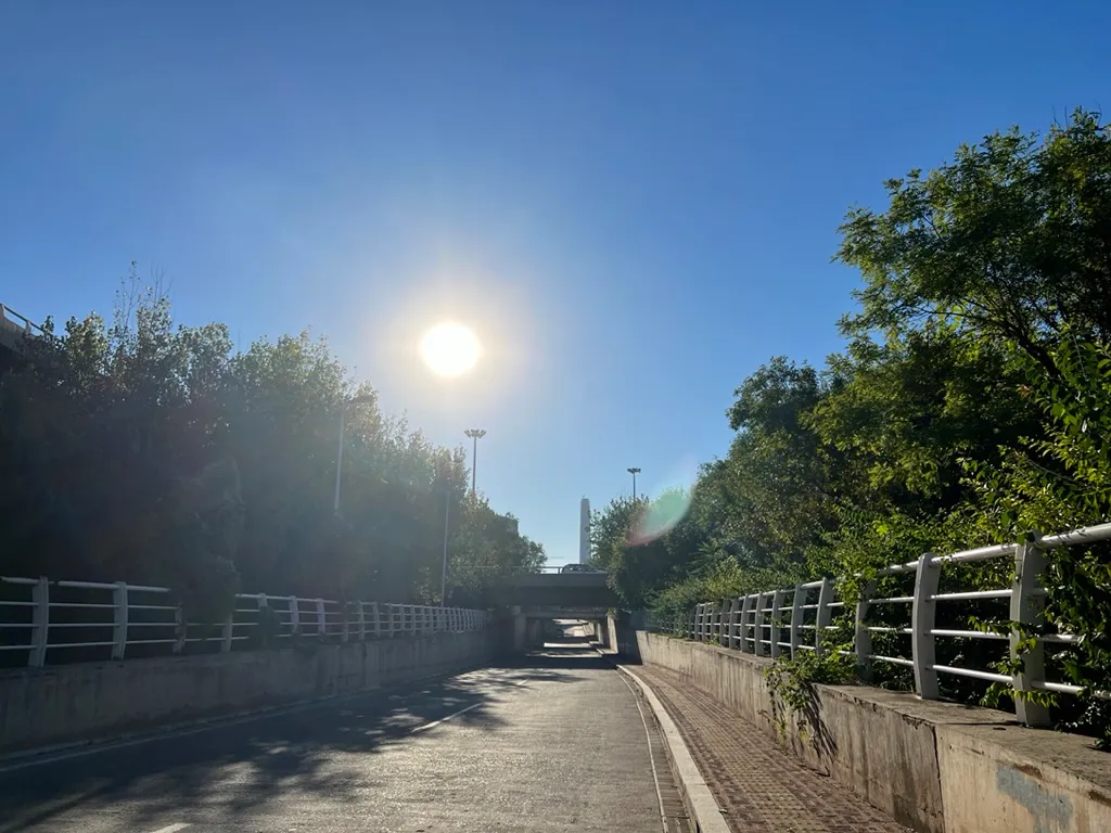 10月4日，国庆一人自行车出游抓拍，这条路也是现在上班必经之路