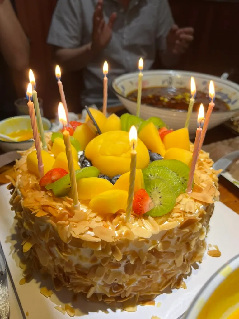 十月一回家,兄弟们给买的生日蛋糕